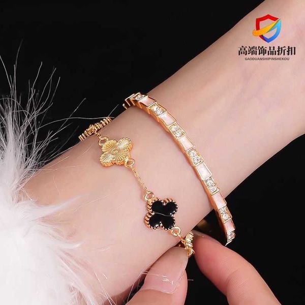 Van -Armband High -End -Geschenkbox 18k schwarzes Gold vier Blattklee Armband für Frauen leichte Luxus Nische High End Textur Einfaches Schrägblatt Diamant Gold