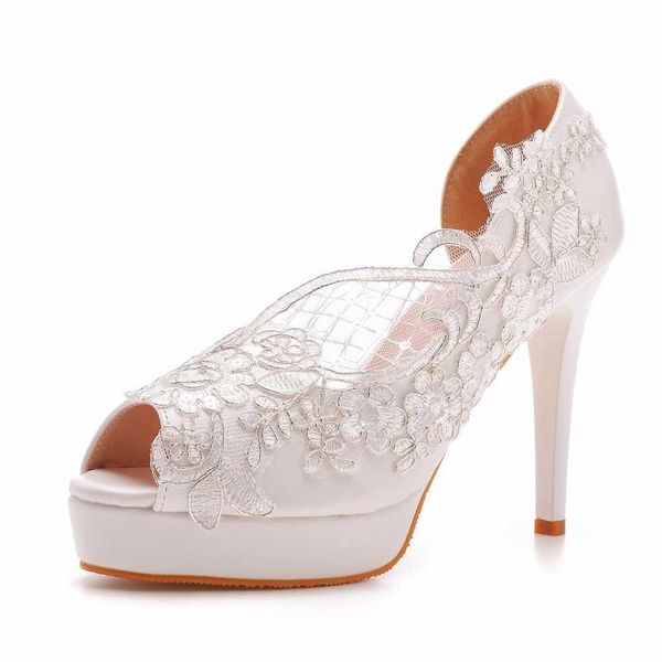 Отсуть обувь Crystal Queen White Lace Sandals Женщины открытые цветочные насосы на ногах высокие каблуки