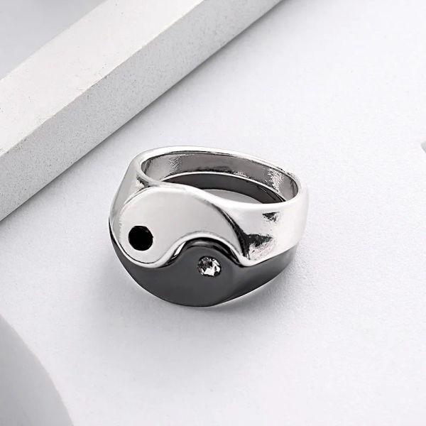 2pcs kreativer Yin Yang Gossip Ring Einfache Metalltropfen Öl Tai Chi gepaarte Ringe Set für Frauen Männer Paar bester Freund Schmuck Geschenk