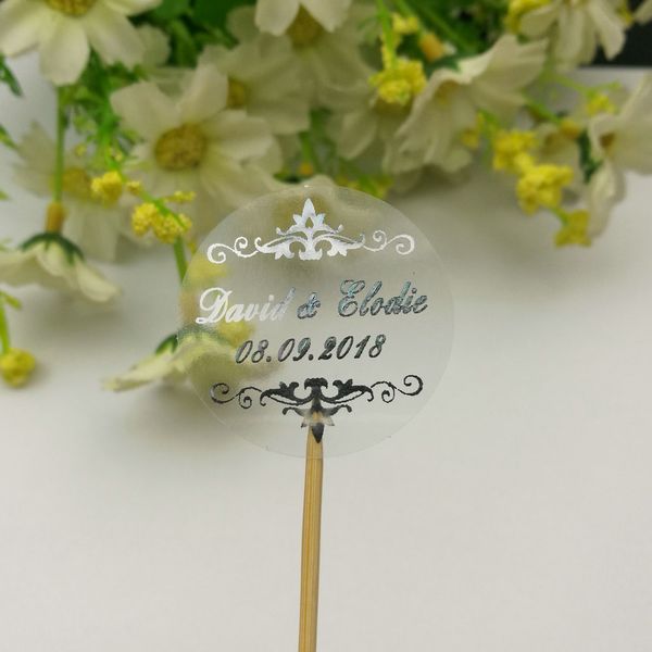 50pcs echte glänzende Goldfolie haben Ihre Namen und Datum Hochzeitseinladungen Versiegelungen Candy -Gefälligkeiten Geschenkboxen Label Aufkleber angepasst