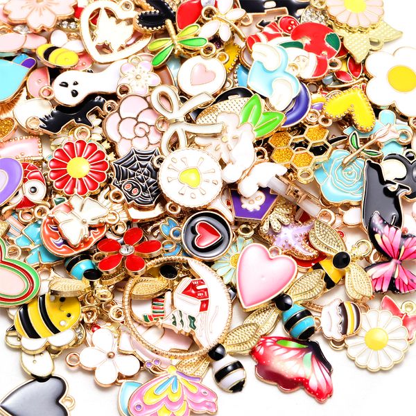 Vendita calda casuale 10/20/30pcs Fiori del cuore smalto Animali Ape Butterfly Charms Pendants Orecchini fai -da -te Accessori per gioielli braccialetti