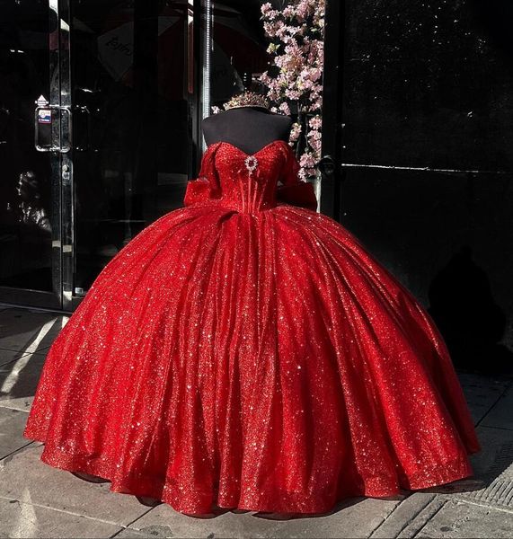 Kırmızı ışıltılı lüks prenses quinceanera, yaylı 2024 kapalı omuz korse dantelli vestidos de 15 anos quinceaneras 2024