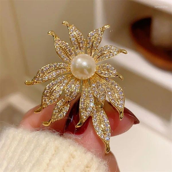 Spille che brillano U Luxury Spettaio di perle d'acqua dolce per donne Stupi accessori per la moda fiore zircon