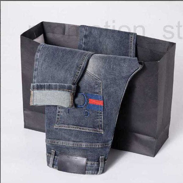 Jeans designer de jeans 2024 Luxo Luxo Europeu Goods Nova qualidade para a primavera/verão Tapa pequena perna reta Slim Micro Elastic Pants 9DXC