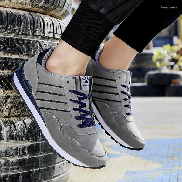 Scarpe da passeggio Spring maschile 2024 Sport casual che corre piatto e vendite basse non molto alla moda per viaggiare