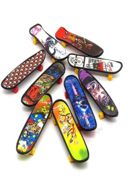 Fingers Exercing Toy Mini Skate Boarding Creative Graffiti Skateboard Finger Plastic Plasticy Hand Wrist 95cm Childrens Gifts3678350