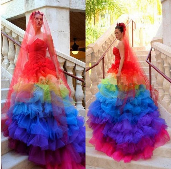 Exotischer Schatz rot blau farbenfrohe Tüll Rainbow Gothic Brautkleider Mitte Cascading Rüschen plus Brautkleid 4639734