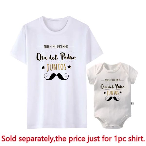 Nuovo il nostro primo First's Print Family Outfit Abbinamento Funny Look T-shirts Dad Baby Rompers Family Shirts Regali per la festa del papà