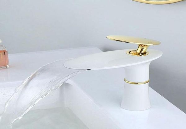 Basin cachoeira torneira pia de banheiro torneira de maçaneta de orifício de orifício de orifício de orifício dourado branco lavabo lavabo e torneiras frias4814008