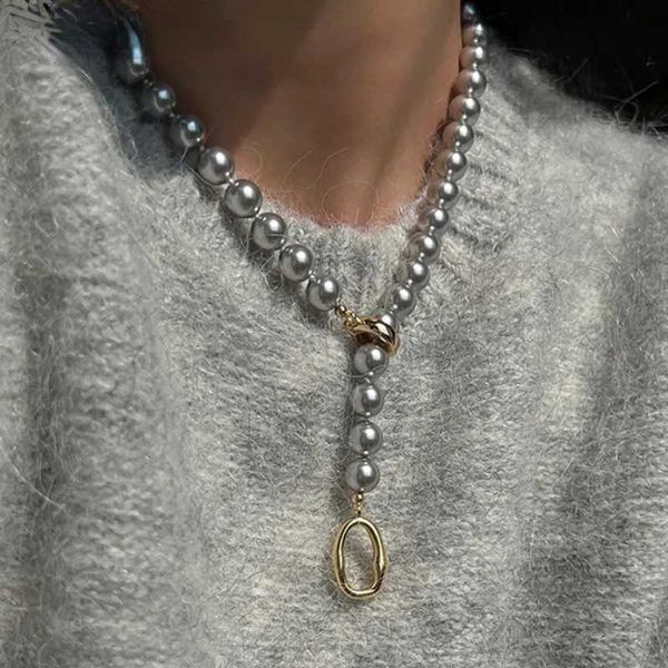 Collane a sospensione Gioielli moderni Grey Collana simulata Pearl Temperamento Elegante vendita calda Vendita a una collana per tallone a strato per donne regalo femminileq