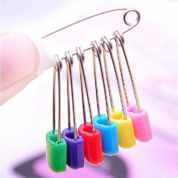 20pcs/Los DIY Candy Color Color Safety Pins Erkenntnisse sichere Klammern für Babypflege Duschtücher Windel Stifte Brosche Halter