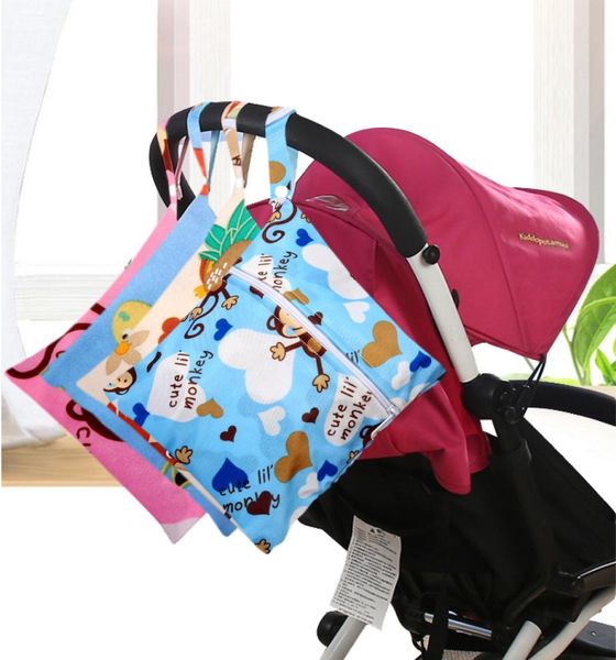 Gedruckte Taschenwickelbeutel wasserdichte wiederverwendbare Windelstacker tragbare TPU -Reise Reißverschluss Baby Windel Taschen Mini Größe nasse Trockenbeutel 4087343