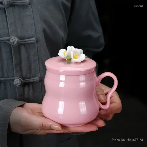 Mughe 1pc Coperchio creativo Coperchio Coperchio Pinching Fiore con manico Filtro dell'acqua di tè Separatura Mough Home Furnishings Office Pink Cup