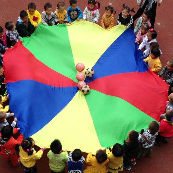 2 m/6m di diametro bambini di lavoro di squadra all'aperto Prop Rainbow Parachute Toys Salt Bounce Play Mat School Active Activity Game Game