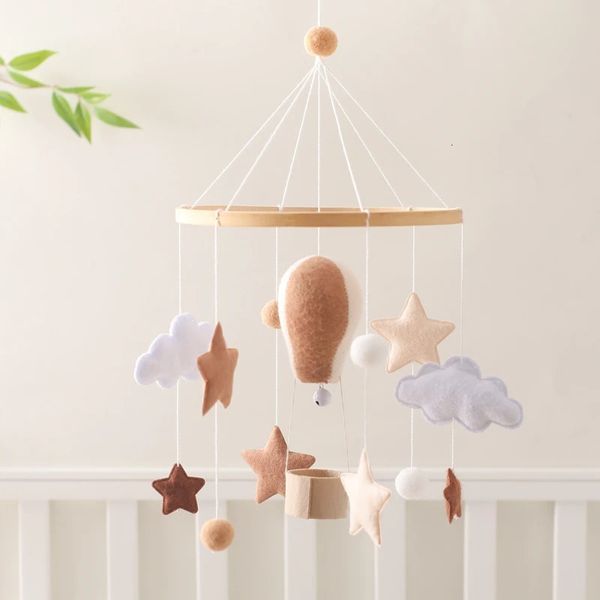 Brinquedos de madeira Brinquedos Baby Crib Mobile Bell Soft Felt Balloon Born Music Hanging Bracket Gifts 240409