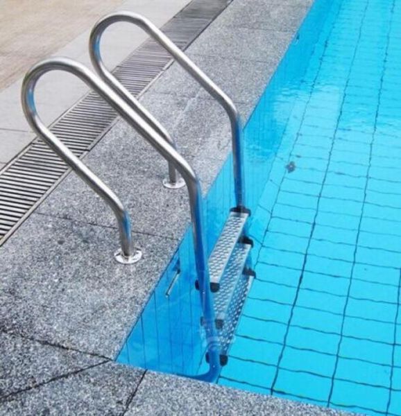 Aço inoxidável de 48 polegadas 3 etapa Equipamento de piscina incrúhrea Anti Skid3488157