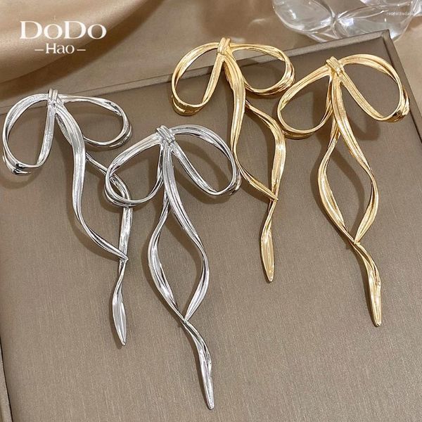 Stud Ohrringe Dodohao 2024 Koreanische Mode einfache Gold Silber Farbe Metall Line Bowknot Ohrring Elegant Big Long Bowing Hanging Tropfen Weibchen