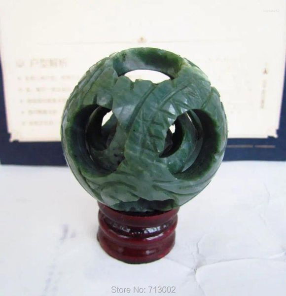 Estatuetas decorativas de jade verde natural de três camadas esculpindo escultura da esfera fengshui que gira ornamentos
