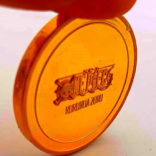 Ein Stück Zoro Messing 20-jähriges Jubiläum Anime geprägte Gedenkmünze Goldmünzen Piratenjäger Drei-Sword-Schwertkämpfer