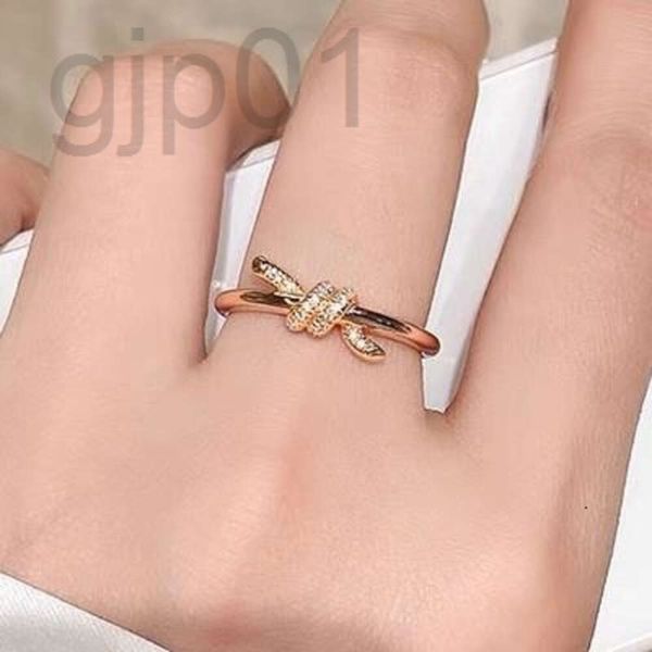 Desginer Tiffanybracelet Tiffanie t Familieneinfacher Temperament Knoten Ring für Frauen 925 Sterling Silber plattiert 18 Karat Gold Diamant Twisted Bogenring