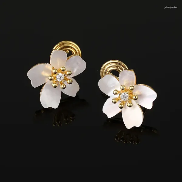 Orecchini per borchie Simple Cherry Blossom Natural Shell Flower Coil Clip senza piercing senza trafori femmine all'ingrosso