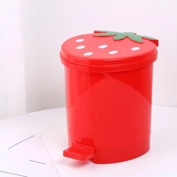 1 pcs Respusione di plastica rosa Can Casket Regasket Contenitore Garbagi Mini portatili portatile Strawberry Home Forniture per la pattumiera