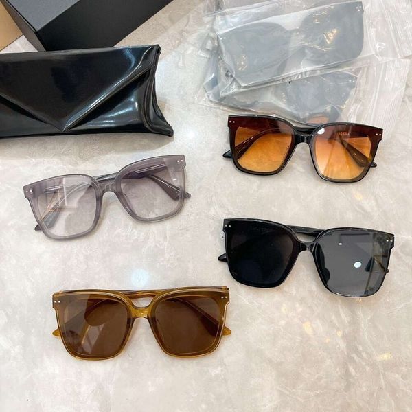 Sanfte Monster Sonnenbrille Tiktok Platte Square Large Mirror Drive Gläser Rahmen Mode Sonnenbrille Die Spiegelbeine haben Buchstaben mit Originalbox