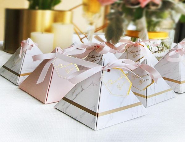 50pcslot Triangular Pyramid Marmor Candy Box Hochzeitsbevorzugungen und Geschenke Kisten Schokoladenbox Bomboniera Werbeaways Boxes Party Suppli8648946