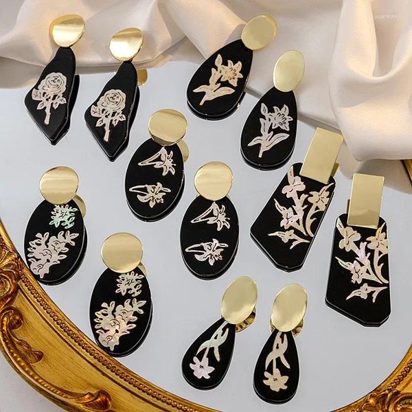 Gestüt Ohrringe Fashion Vintage Blume Anhänger hochgradig schwarz geometrische Acrylohr -Ohr -Juwelierparty Geschenke für Frauen Mädchen