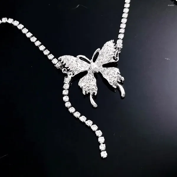 Correntes Fanyin 2024 colar de borboleta espumante para mulheres de luxo Cadeia Clavicular Acessórios de moda avançada