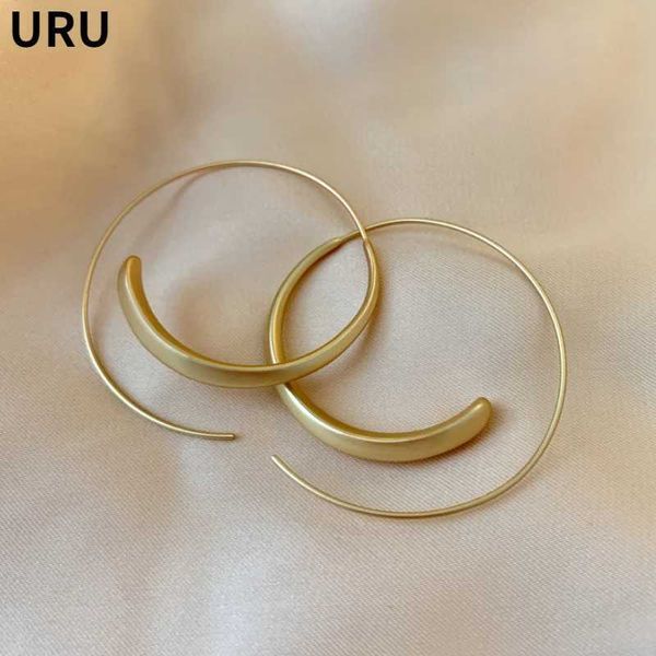 Jóias de moda de garanhão fino metal arame dourado brincos de argolas para mulheres Novo design feminino Acessórios para presentes de festa de vendas a quenteq