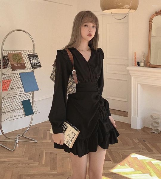 Lässige Kleider e Streetwearmaxi es für Frauen RSVPPAP -Beamte Geschäft W4M 2024 Herbst Französische Nische unregelmäßige, plissierte schwarze Fema -Kleidung