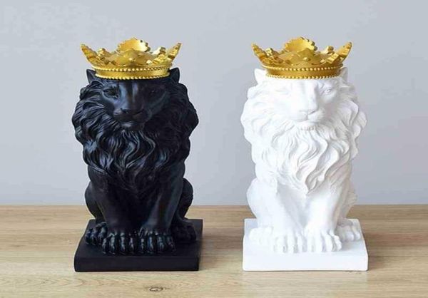 Statue di Crown Lion Home Office Bar Lion Faith Resin Sculpture Model Crafts Ornaments Animal Origami Abstrac Art Decoration Gift T24911052