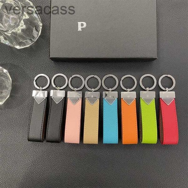 Designer Keychain Männer Frauen Luxusmodierdreieck Keyring Zink Alloy Autos Schlüsselketten Liebhaber Geschenk Schlüsselbund Arten von Farben mit Box 8y53