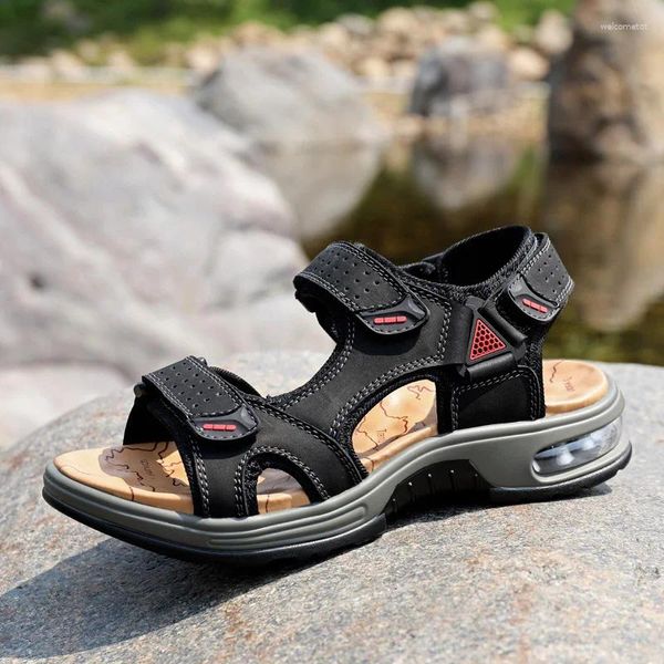 Sandálias Summer Men Slippers Beach Moda de banheiro confortável vendendo calçados 2024