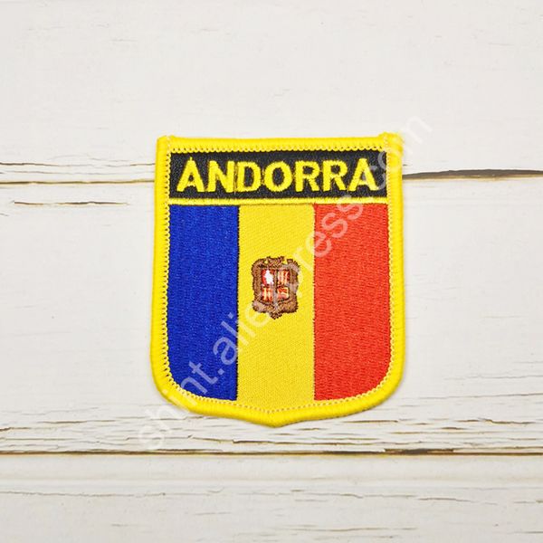 Andorra National Flag Bordado Patches Badge Shield e Square Shape Pin um conjunto na decoração da mochila de braçadeira de pano