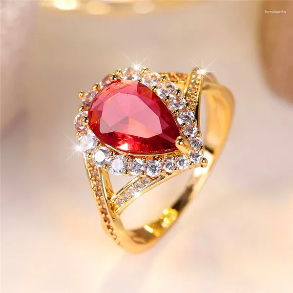 Eheringe Luxus weibliches rotes Wasser Drop Zirkonstein Verlobungsring Trendy Gold Farbe Braut Schmuck Geschenk für Frauen