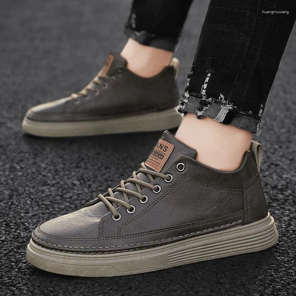 Scarpe casual uomini 2024 Autunno e inverno in stile British Trend retro Black Board Tide Tide