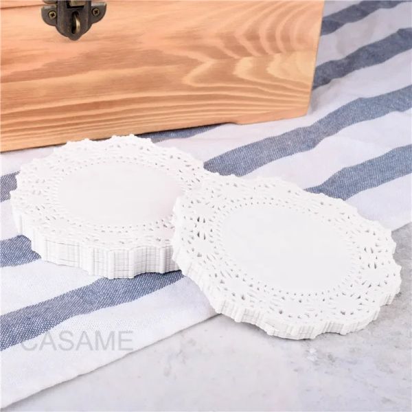 4,5 Zoll 250pcs Papiermatte Weiß runde Spitzenpapier Doyleys Vintage Coasters Tischemat Handwerks Weihnachtstischdekoration