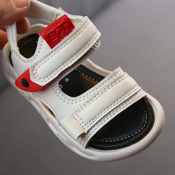 2024 Sommer Jungen Sandalen Kinder 2-12 Jahre alte Baby-Jungen Sandalen dicke weiche Boden Kinder Schuhe Ausschnitte weiße Strandschuhe D02123