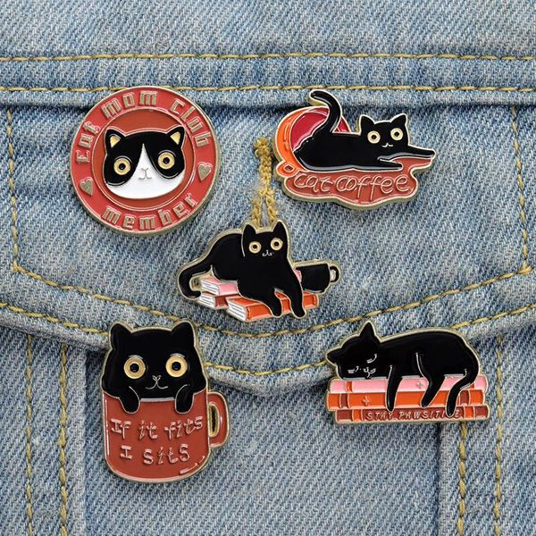 Cat Mom Club Emaille Pins kundenschlafende schwarze Kätzchen Kaffeebücher Broschen Stellverweis Traumleben mit Katzenschmuck Geschenk