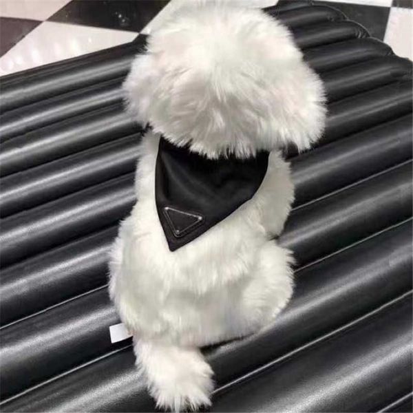 Lettera di abbigliamento per cani a colore solido casual motivano con bobine designer cartoncino per sciarpa personalità di seta cani decorazione3085