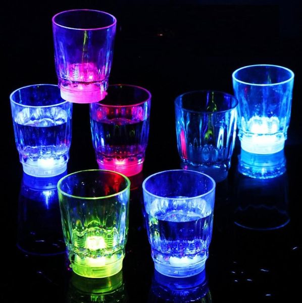 Copos de vinho levavam brinquedos piscando com copo brilhante ativado a água de vinho caneca luminosa bar de festa de natal decoração5091349