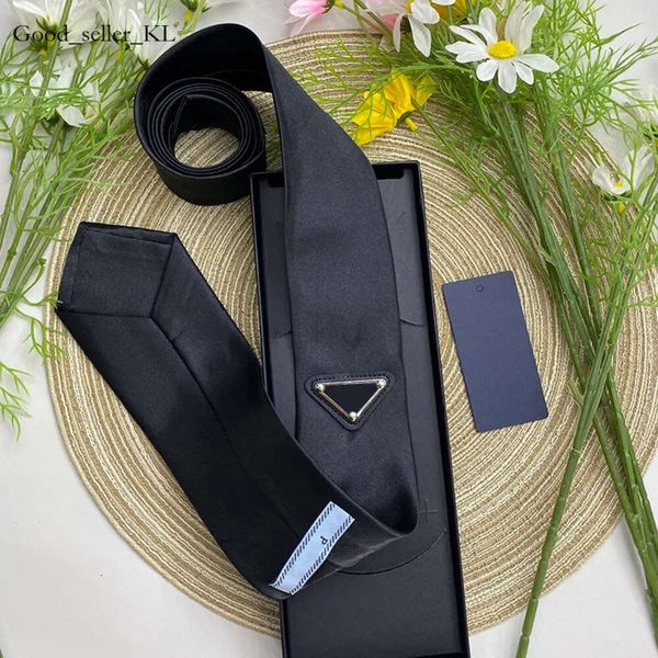 Padra gravata Classic Moda Tie Design Design Men Mulheres Mulheres Triângulo Invertido Geométrico Letter Ties Ties Business Business Silk Tie Party Wedding 142