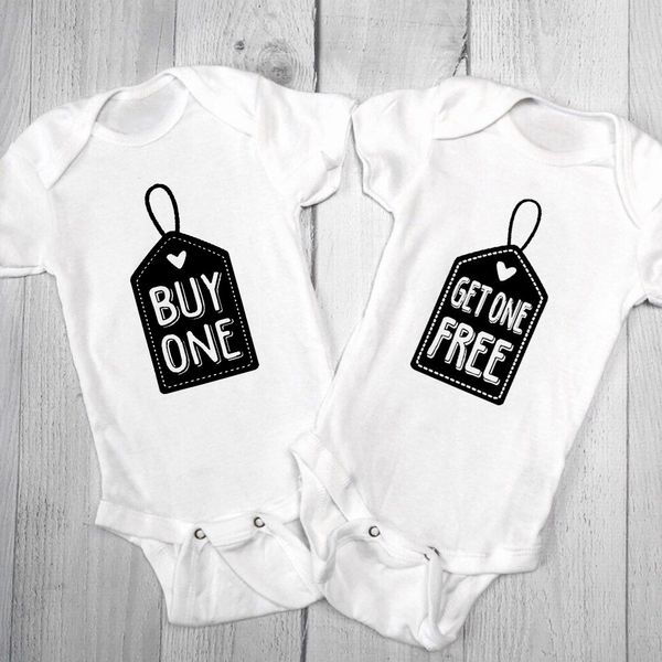 Bidoni gemelli abito compra uno ottieni regali di doccia divertenti gratuiti per bambini vestiti bordosuits sorelle sorelle per la doccia baby shower regali