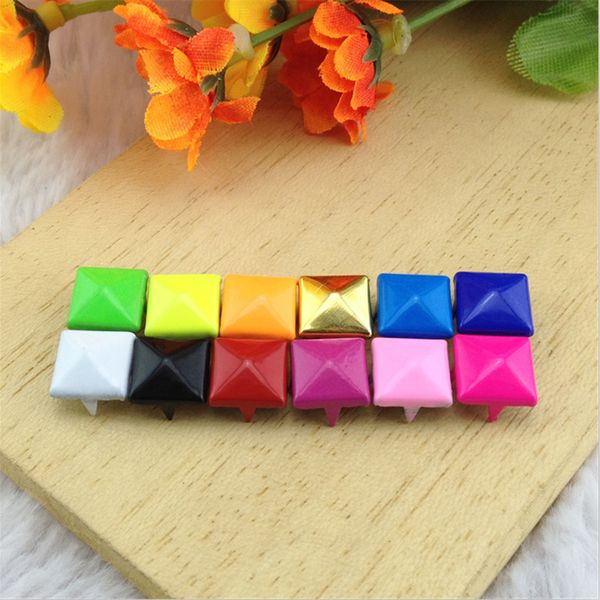 Mix-Colors 100pcs 9mm Punk Piramit Diy Metal Kare Perçin Çıtçıtları ve Çiviler Giyim Ayakkabıları Çantaları Torbalar Aksesuarları