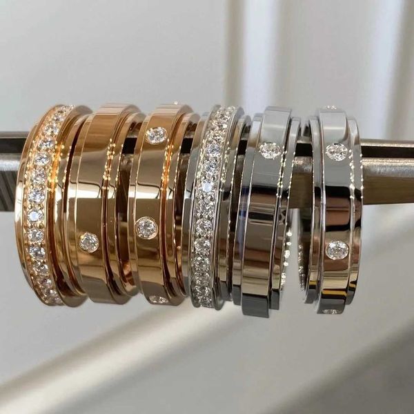 Bandringe heiß verkaufen 925 Sterling Silber rotierende Diamantring Hochzeit Bankett modische Herren und Damengeschenke Klassiker Luxusmarke Schmuck J240410