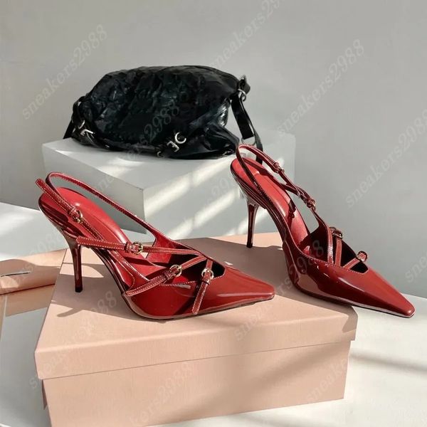 Tasarımcı Lüks Yüksek Topuklu Dans Ayakkabıları Patent Deri Deri Süksor Ayakkabı Metal Toka Dekoratif Sandalet Süktücü Kadınlar Sivri Parti Akşam Ayakkabıları