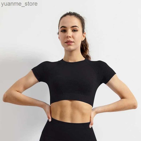 Yoga Rousfits Women Women Ensamless Yoga T-shirt Sports Gym Crop Tops Treining Training Shirt Sleeve Yoga Running Tracksuit Y240410