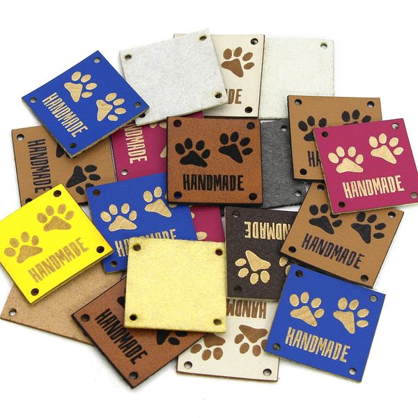 20pcs Katzenpfoten Leder -Etiketten Tags für handgefertigte Tierfußabdrücke Kleidungsetikett Handgemachter Tag zum Nähen DIY -Hüte Taschen 25mm